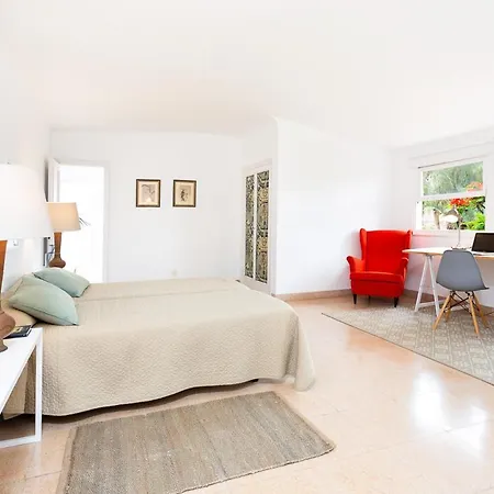Villa Sleeps 6 With Pool And Wifi