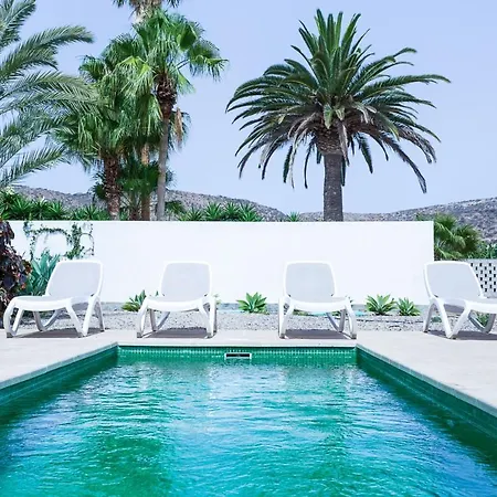 Sleeps 6 With Pool And Wifi
