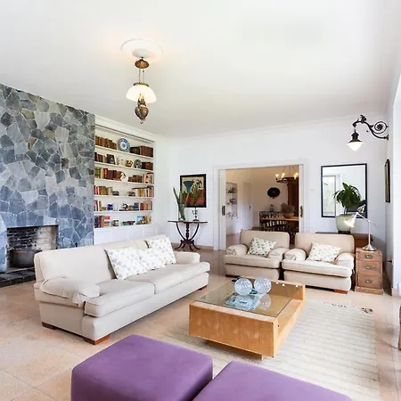 Villa Sleeps 6 With Pool And Wifi *