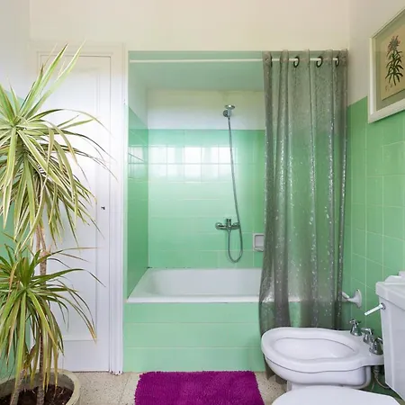 Sleeps 6 With Pool And Wifi Guaza