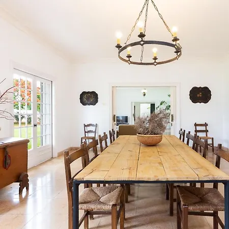 Villa Sleeps 6 With Pool And Wifi