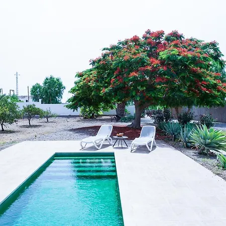 Sleeps 6 With Pool And Wifi Villa