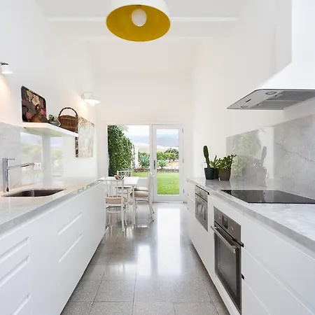 Sleeps 6 With Pool And Wifi Villa *