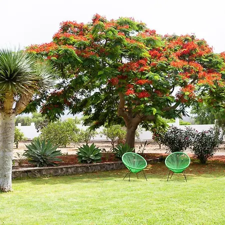 Villa Sleeps 6 With Pool And Wifi *