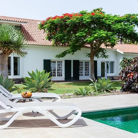 Sleeps 6 With Pool And Wifi Villa Guaza