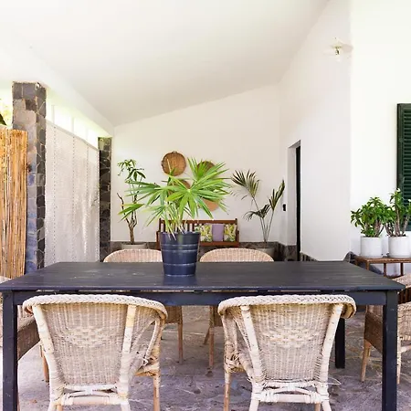 Sleeps 6 With Pool And Wifi Guaza