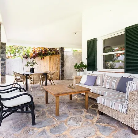 Villa Sleeps 6 With Pool And Wifi *